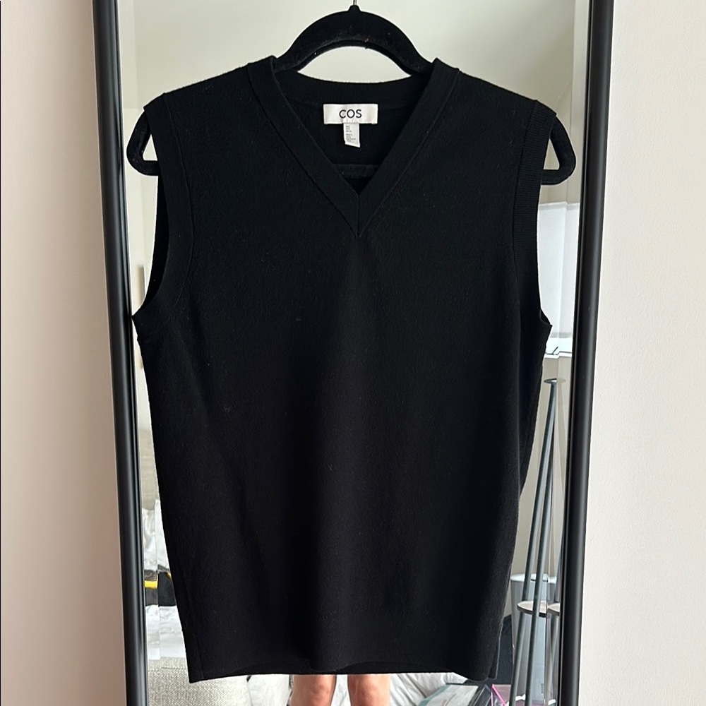 COS Black Sleeveless V-Neck Vest